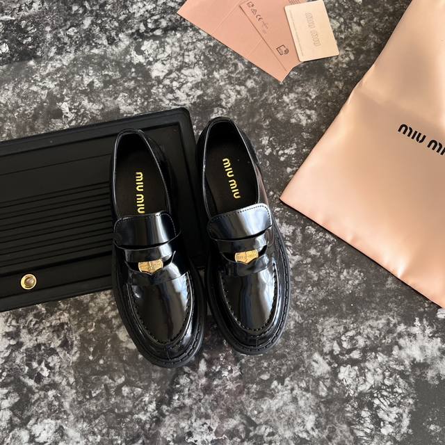 出厂： Miu Miu 2024 顶级专柜 秋冬新款 官网上新 独家首发 Miu 24Ss 金币厚底乐福鞋 Miu厚底 Miu乐福鞋 Miu休闲鞋 Miu潮鞋